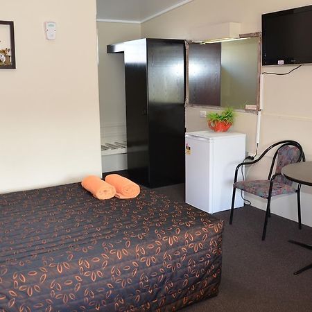 Warwick Motor Inn Esterno foto
