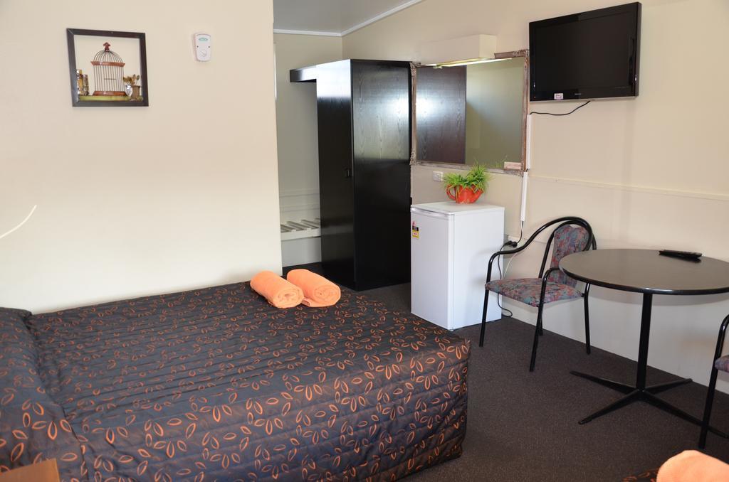 Warwick Motor Inn Esterno foto