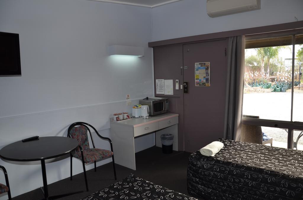 Warwick Motor Inn Esterno foto