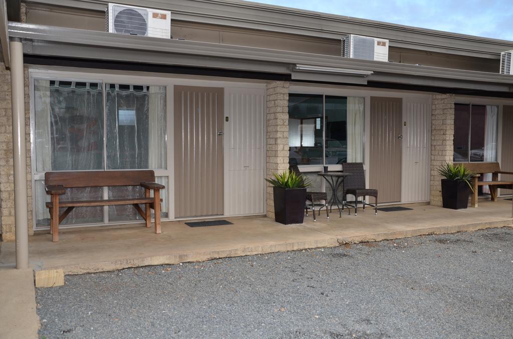 Warwick Motor Inn Esterno foto