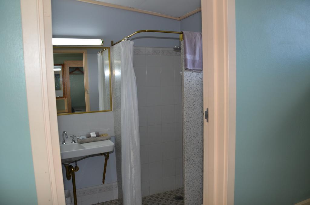 Warwick Motor Inn Esterno foto