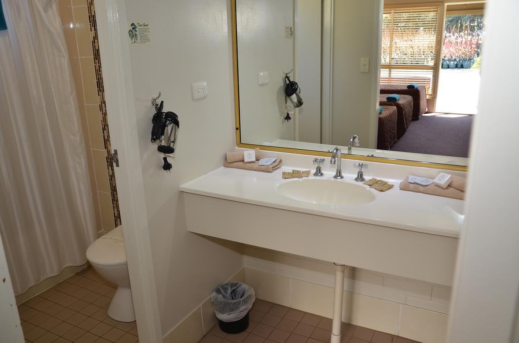 Warwick Motor Inn Esterno foto