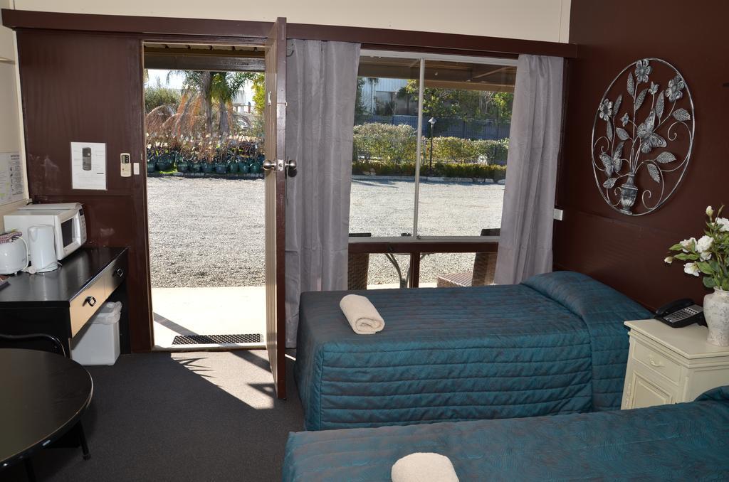 Warwick Motor Inn Esterno foto