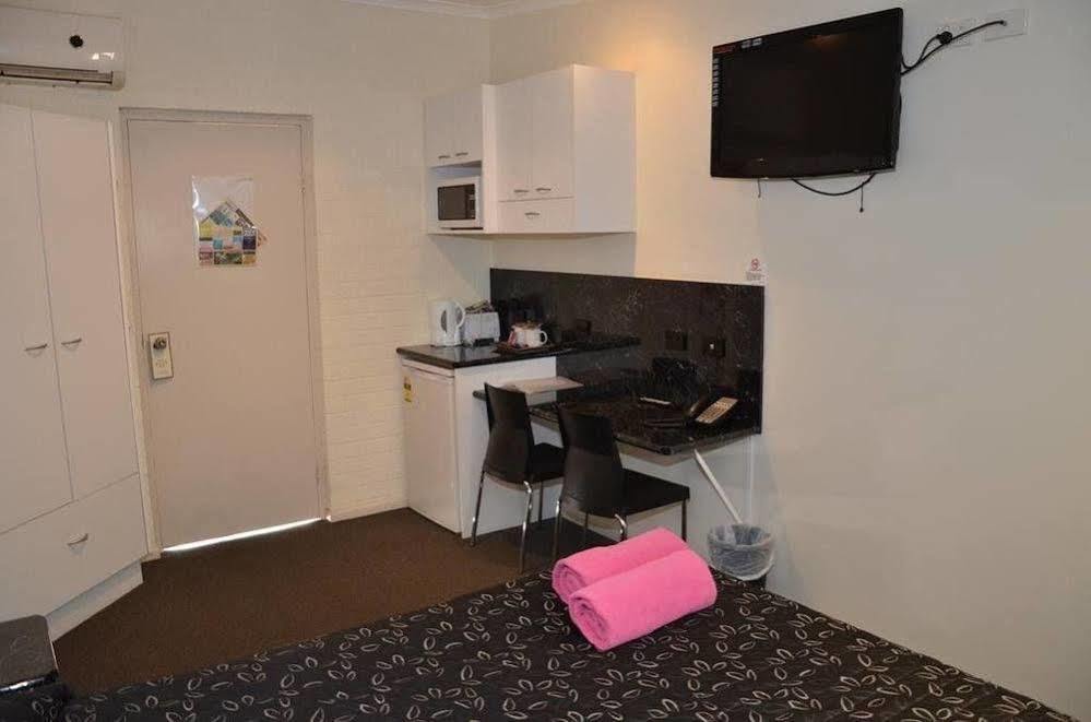 Warwick Motor Inn Esterno foto