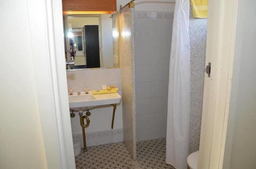 Warwick Motor Inn Esterno foto