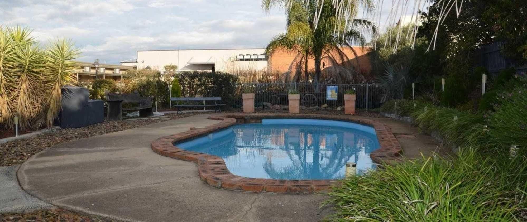Warwick Motor Inn Esterno foto
