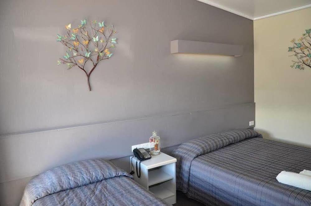 Warwick Motor Inn Esterno foto